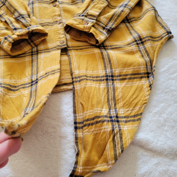 Harve benard top, M Plaid shirt with tie - Picture 4 of 9